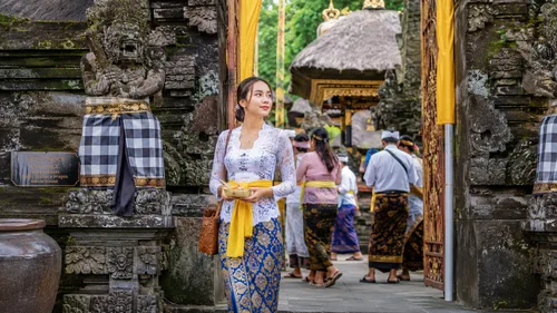 Entry & Sarong